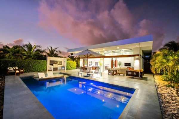 Villa 8 – Great for families with teens or 2 couples