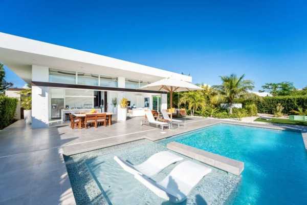Villa 7 – Ideal for families with teens or 2 couples